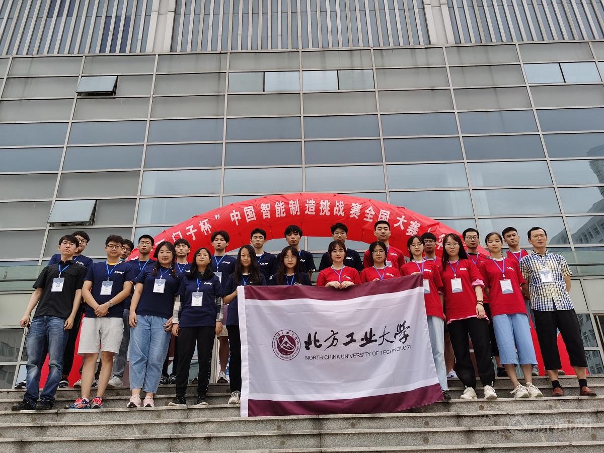 我校学生在第十五届教育部“西门子杯”中国智能制造挑战赛中获佳绩(初赛合影).jpg 我校学生在第十五届教育部“西门子杯”中国智能制造挑战赛中获佳绩(初赛合影).jpg